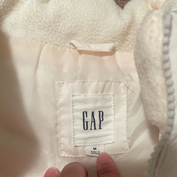 GAP Off-White Lightweight Puffer Vest - Picture 3 of 5